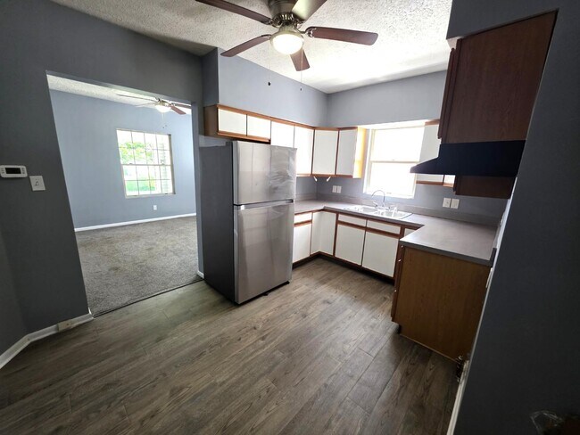 Foto del edificio - 1224 Pondview Ave