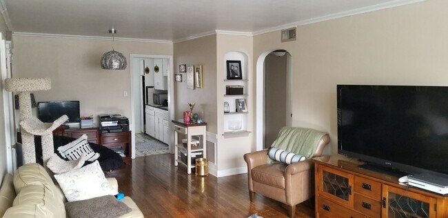 Foto del edificio - 2120 E Locust St