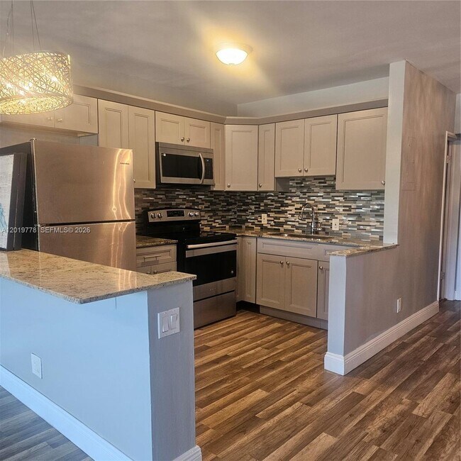 Foto del edificio - 3116 E Sunrise Blvd