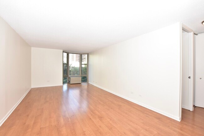 Building Photo - 1340 N Dearborn St