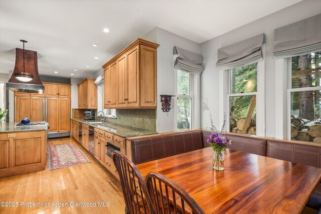 Foto del edificio - 431 W Hopkins Ave