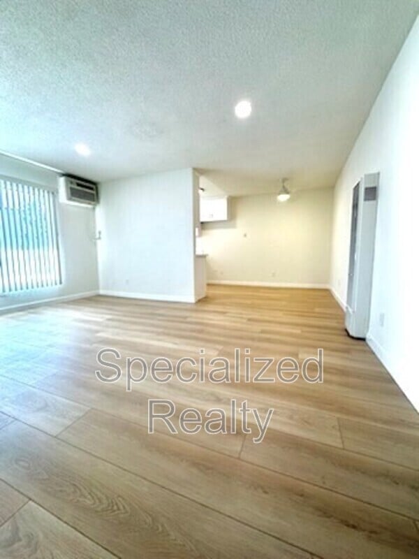 Building Photo - 504 Hill Dr