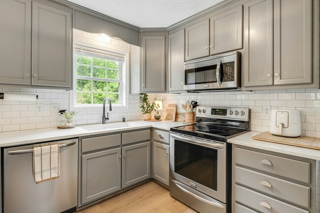 Foto del edificio - 52 Shady Oak Dr