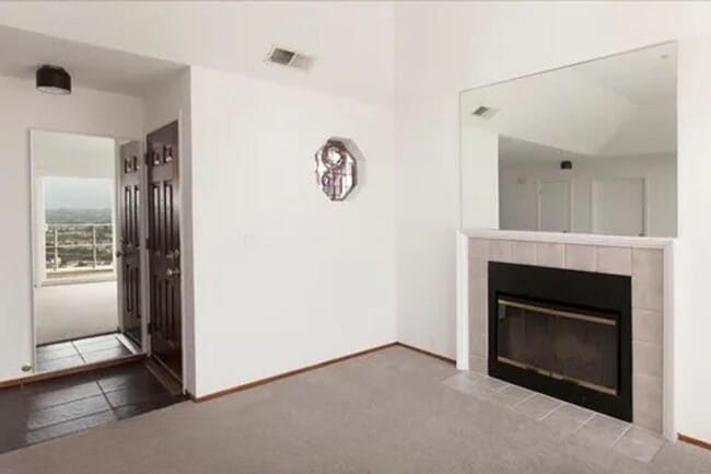 Foto del edificio - Amazing 2BR/2BA Townhome w/ Parking, In-Un...
