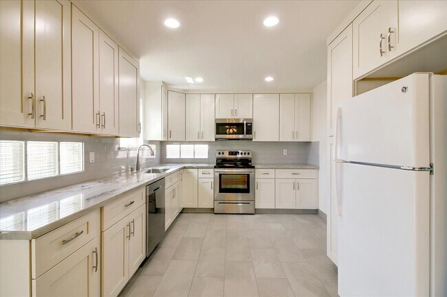 Building Photo - 2 br, 1 bath House - 485 Patch Avenue