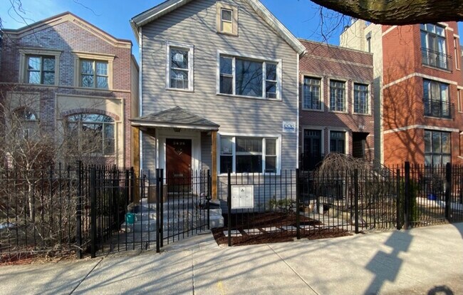 Foto del edificio - 2424 W Cortland St