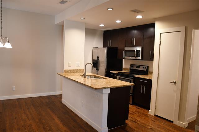 Foto del edificio - 5806 Birchbrook Dr