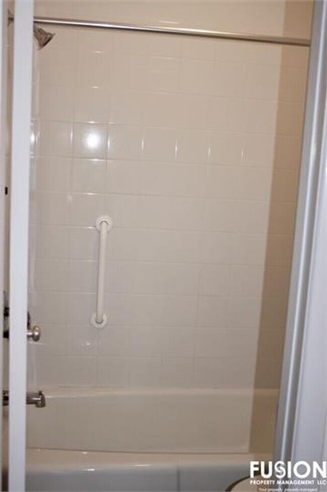 Foto del edificio - Bright 2-Bedroom Home Near Oakledge Park w/Pool!