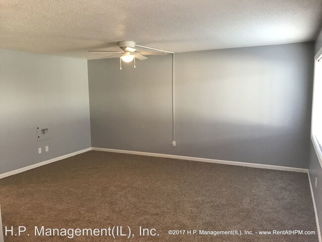 Building Photo - 1124 University Dr