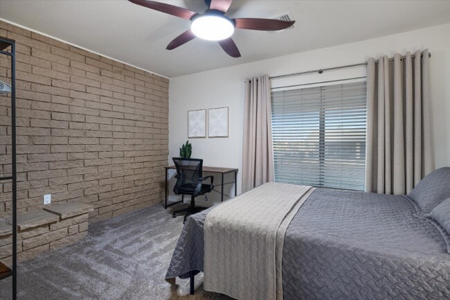 Foto del edificio - 334 W Horseshoe Ave