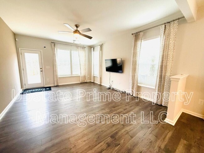 Foto del edificio - 412 Poinsett Bridge Wy