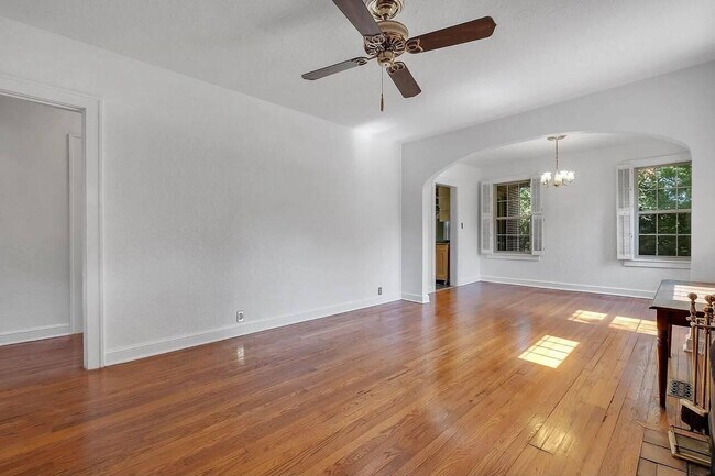 Foto del edificio - 1304 Mitchell Ave