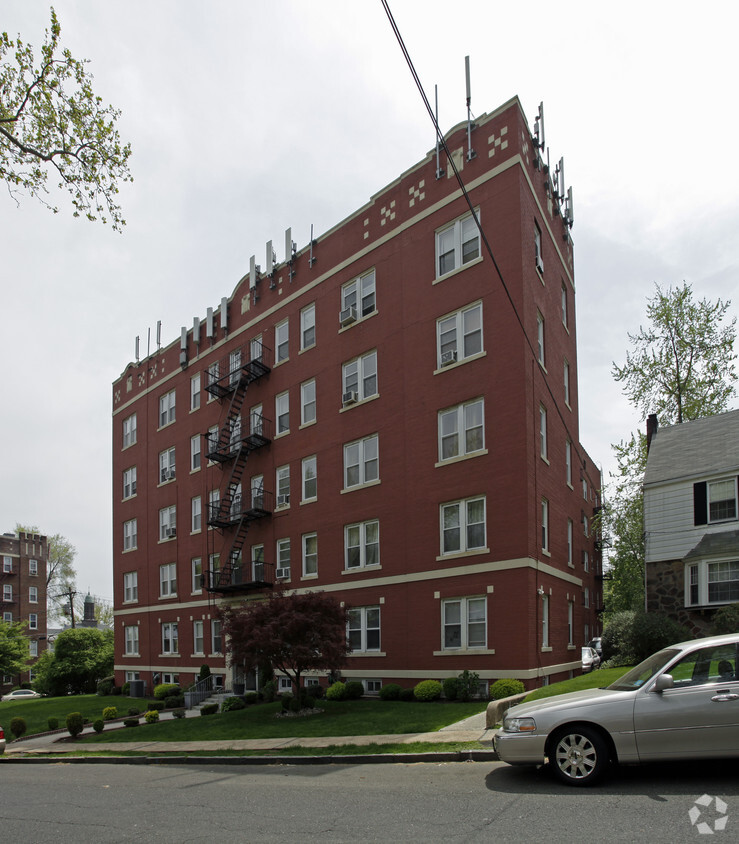 Building Photo - 293 Chestnut St