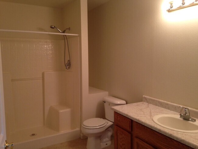 Foto del edificio - 1756 Eugenia Ave