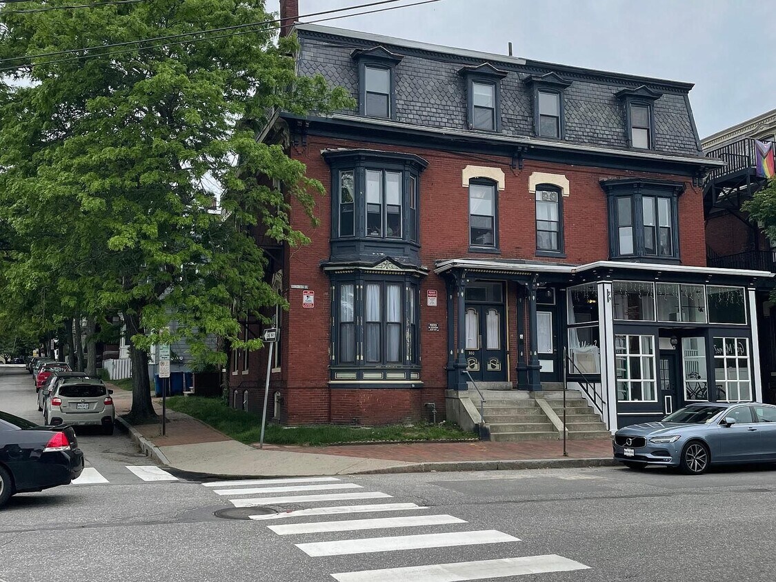 760 Congress St Unit 4, Portland, ME 04102 760 Congress St Portland