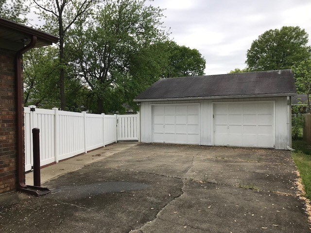Building Photo - Lorraine Park - 2 Bedroom, 1 Bath Apartment