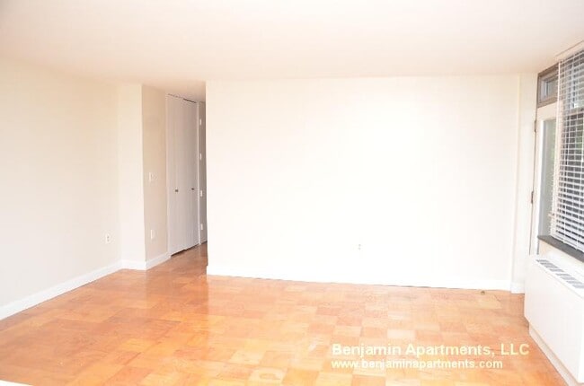 Building Photo - 133 Trapelo Rd