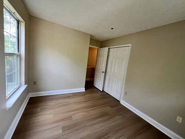 Foto del edificio - 5820 Springfish Pl
