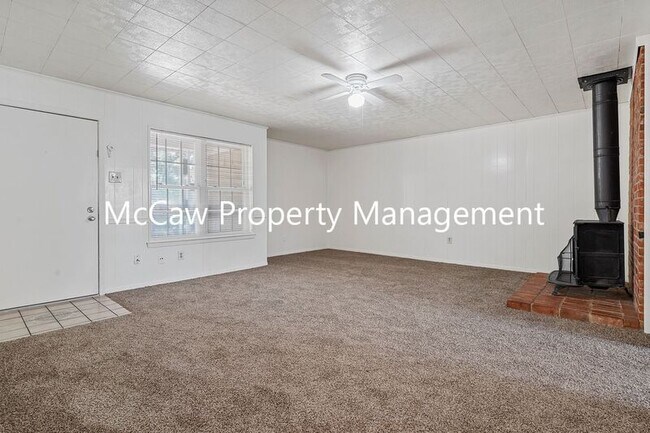 Foto del edificio - 14732 Oakwood Ln