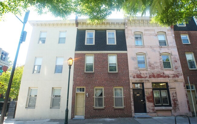 Building Photo - 1202 Pine St
