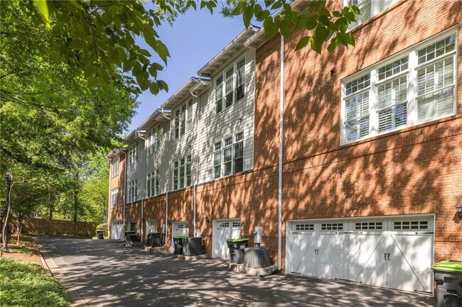 Building Photo - 1258 DeKalb Ave NE