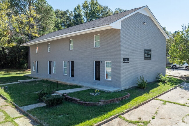 Building Photo - Newly Major Renovated Beverly Manor