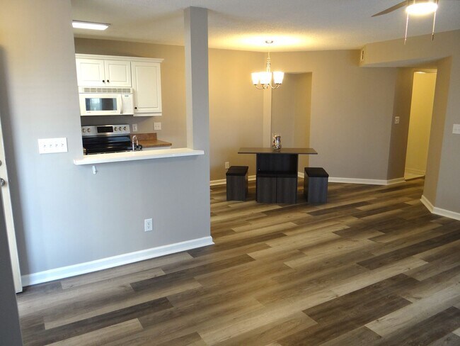 Foto del edificio - Long term ground floor rental