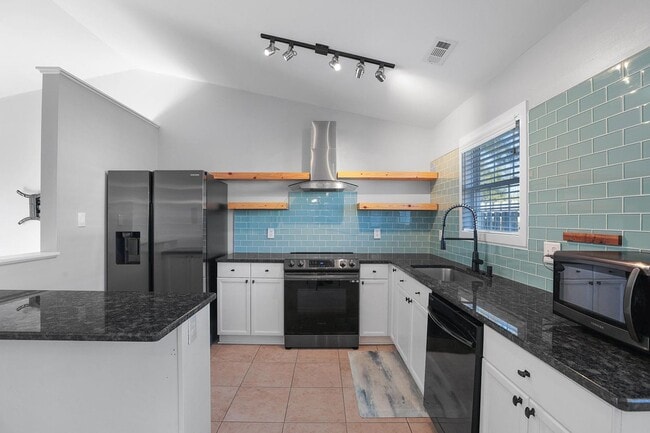 Building Photo - House for Rent in Wilmington with Fenced yard!