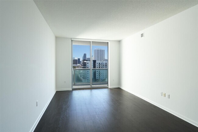 Foto del edificio - 333 NE 24th St