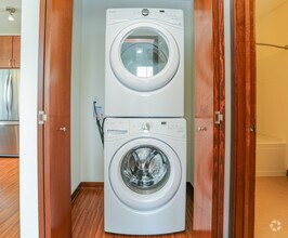 Washer/Dryer - Lilly Preserve