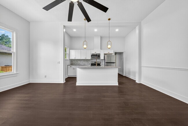 Building Photo - 2807 Beacon Ave