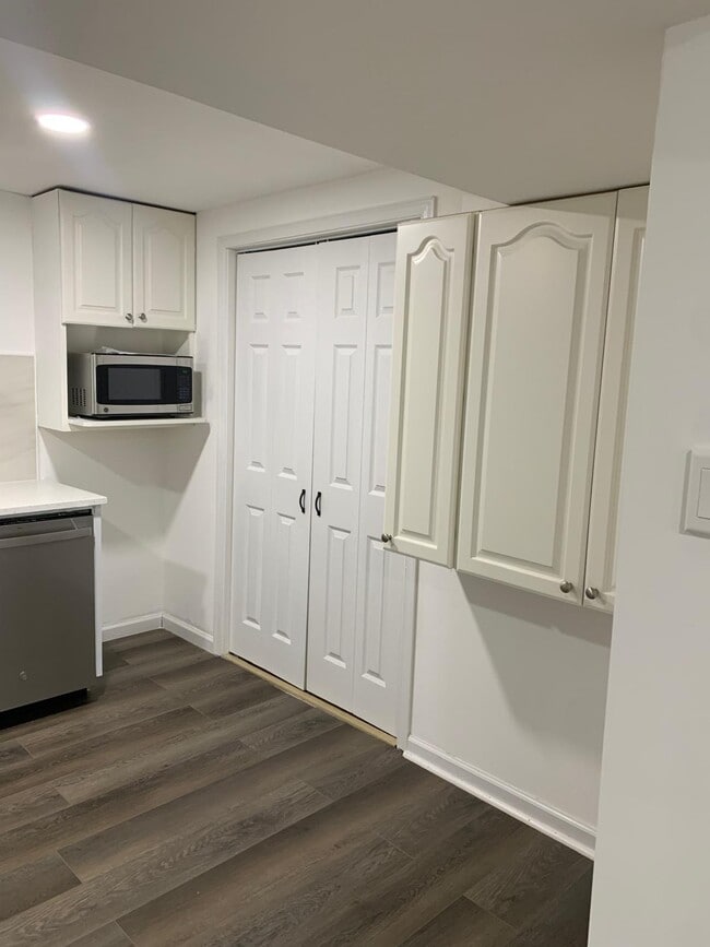 Foto del edificio - 4807 Poplar Dr