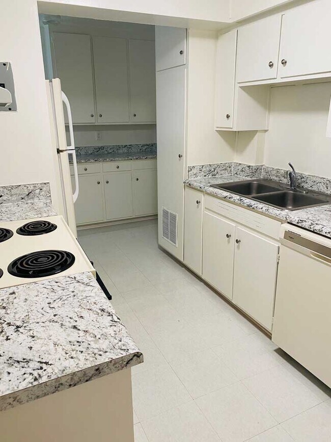 Foto del edificio - D'iberville Apartments