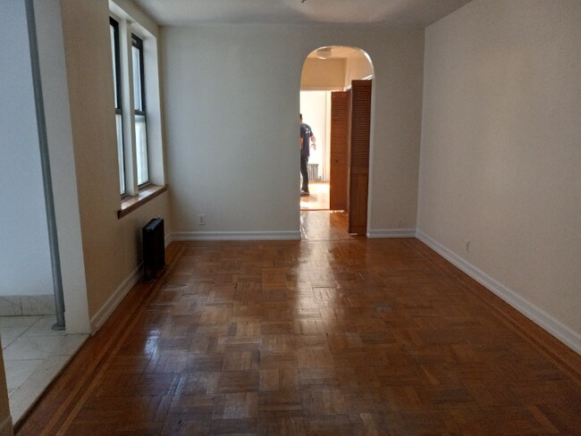 Foto del edificio - 12 Adrian Ave