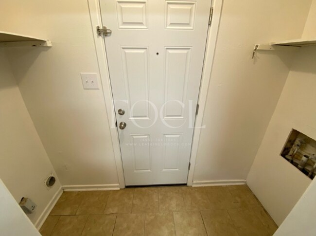 Foto del edificio - 3 bedroom, 2 bath, 1 car garage