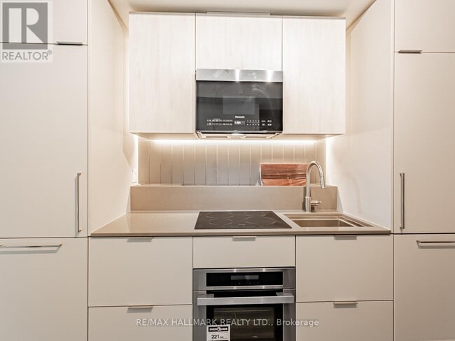 Building Photo - 1 Fairview Rd E