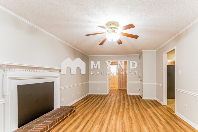Building Photo - 220 Glaive Dr