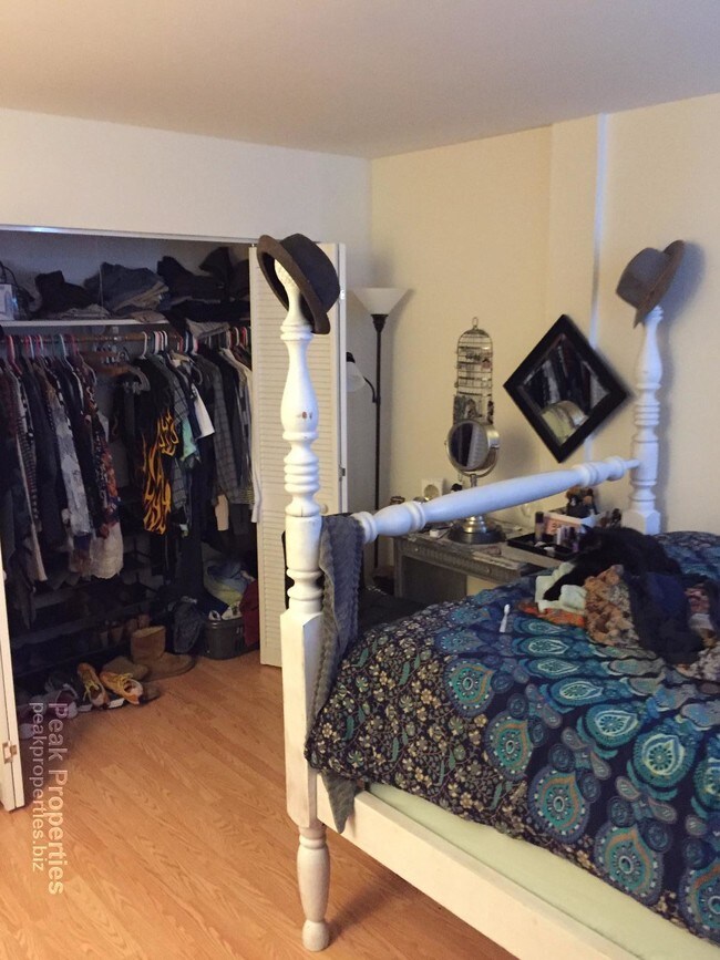 Foto del edificio - 516 W Briar Pl