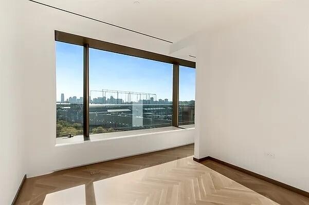 Foto principal - 551 W 21st St