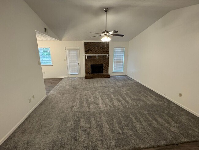Foto del edificio - Nice Riverdale 3 Bedroom 2 Bath in Cul-De-Sac!!