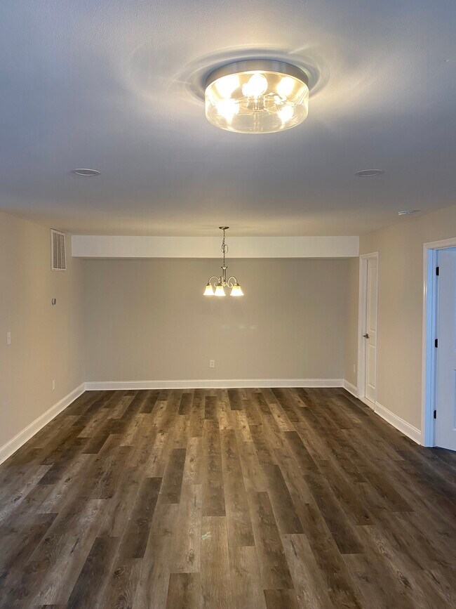 Building Photo - 374 Hampton Pl