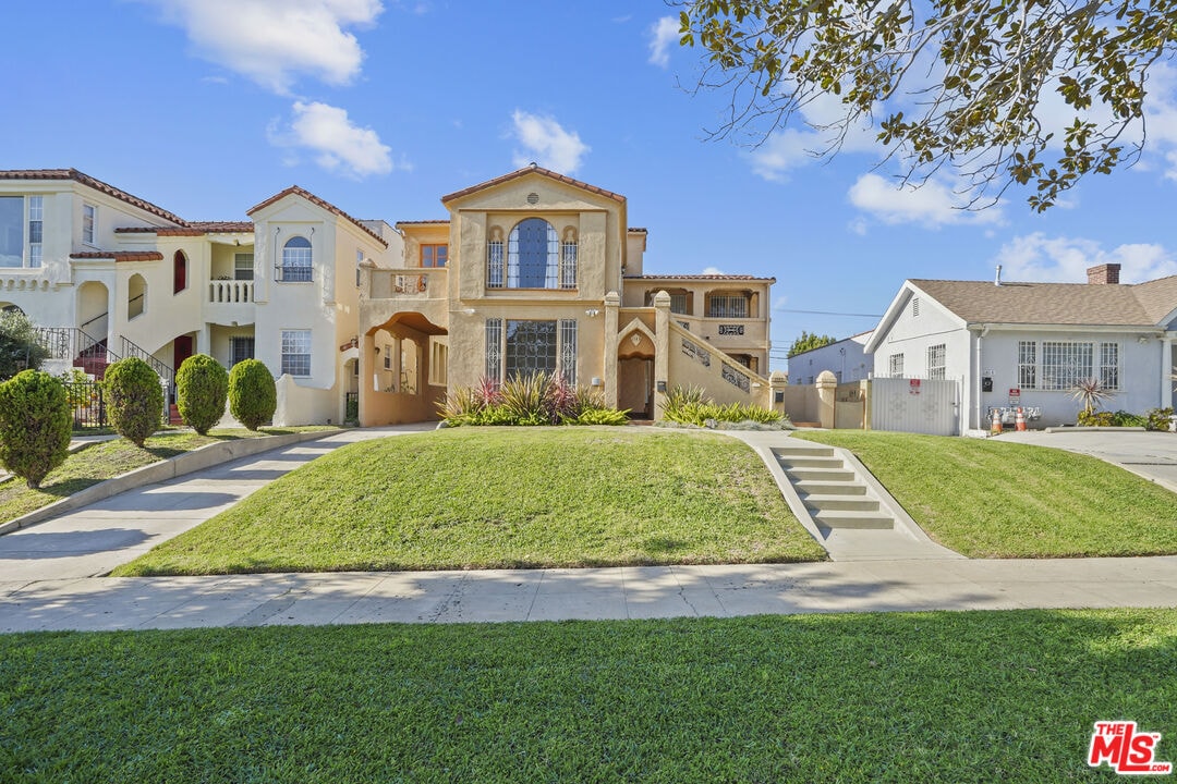 Primary Photo - 1143 S Rimpau Blvd