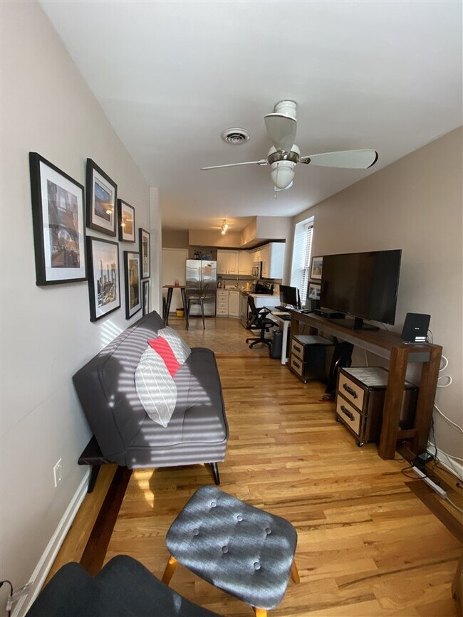 Building Photo - 333 Monroe St