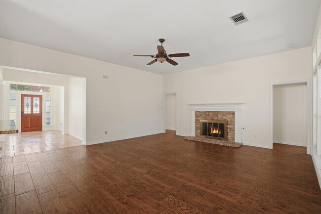 Foto del edificio - 6613 Barclay Ln