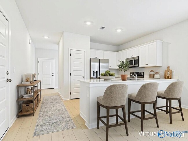 Building Photo - 15433 GRAYSON CIR