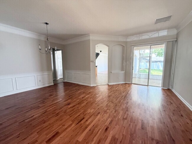 Foto del edificio - Spacious and well-appointed 4-bedroom, 3.5...
