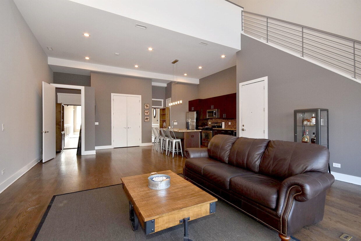 Foto principal - 1008 W Lake St