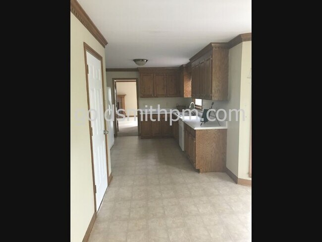 Building Photo - www.GoldsmithPM.com