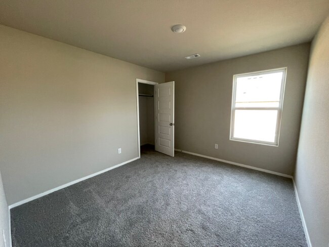Foto del edificio - 1406 E Piedmont Ct
