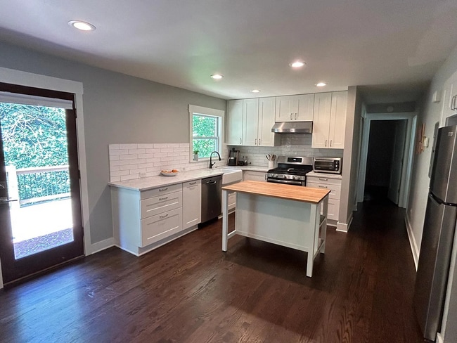 Building Photo - 1016 Greenbriar Cir